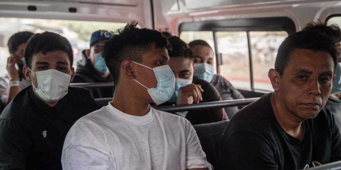 Personas repatriadas de EU el pasado 27 de enero, en Tijuana, Baja California.