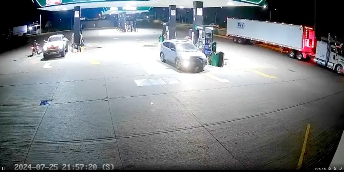 Video del ataque armado contra el vehículo en el que viajaba el exrector de la UAS, Héctor Melesio Cuén, en el que habría resultado herido, el pasado 25 de julio.