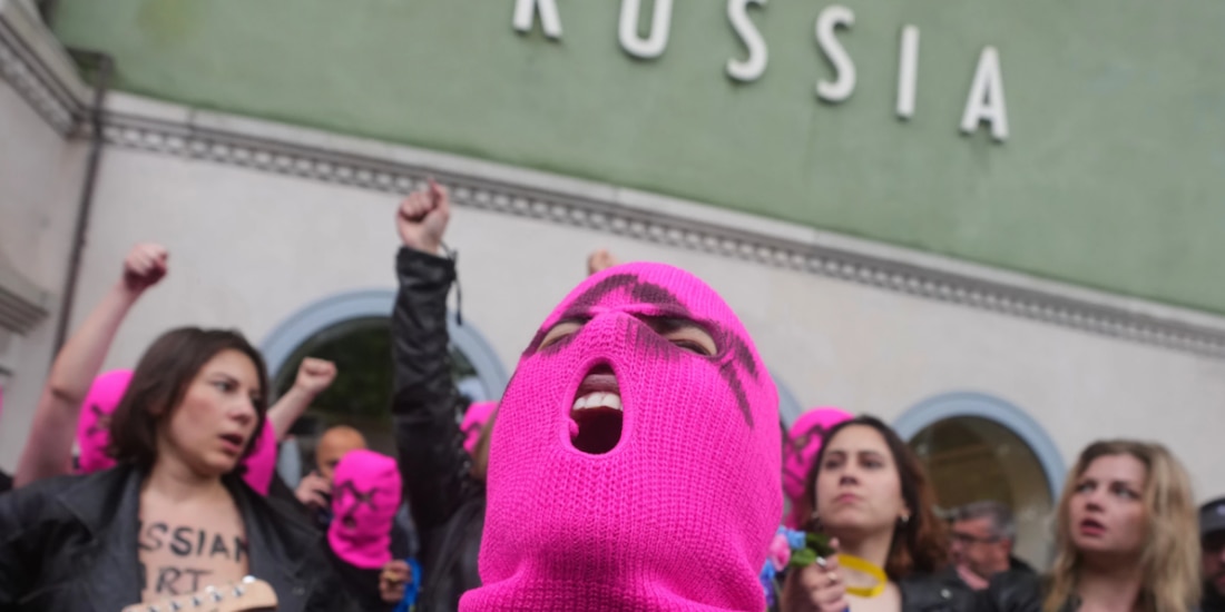Activistas de Pussy Riot y FEMEN protestan contra la presencia de Rusia en la Bienal de Arte de Venecia, el 6 de mayo de 2026