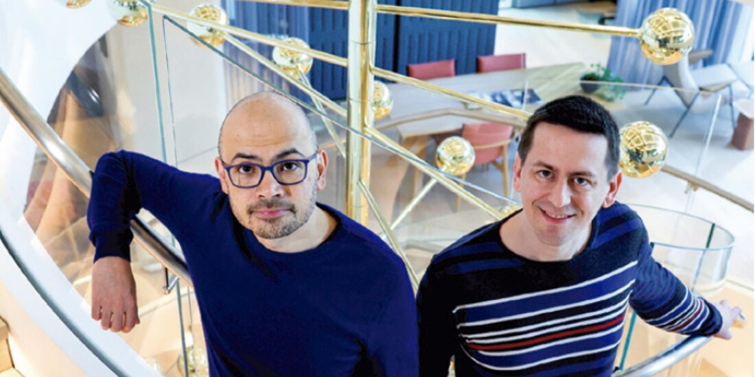 Demis Hassabis y John Jumper, ayer en las oficinas de Google, en Londres.
