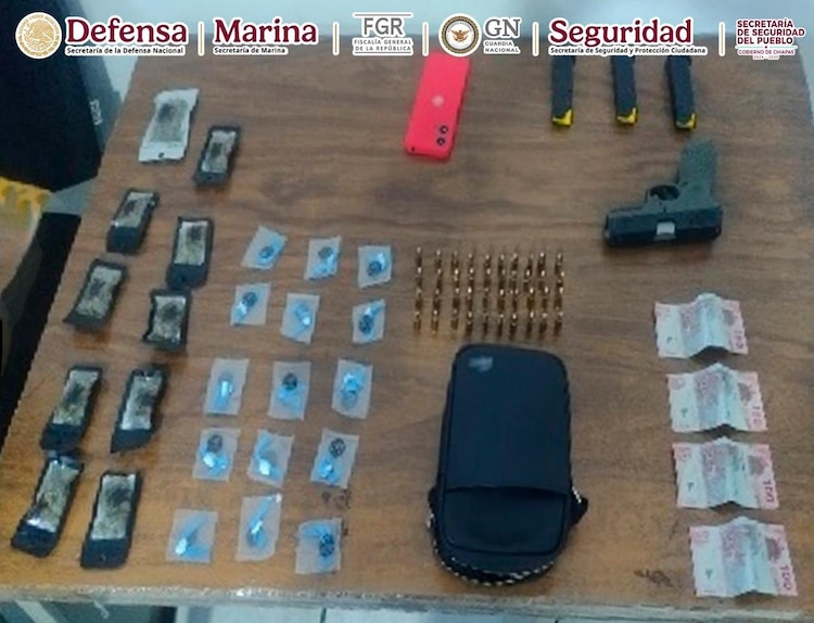 Los operativos permitieron asegurar armas, cartuchos, droga y vehículos, además de detener a ocho presuntos integrantes de grupos delictivos.