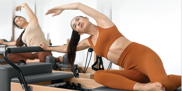 EN PILATES se usan aparatos como la cama deslizante.