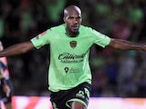 Óscar Estupiñán celebra uno de sus dos goles ante Tigres.