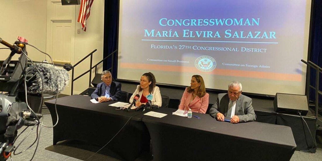 Legisladores piden investigar empleo ilegal de médicos cubanos en México.