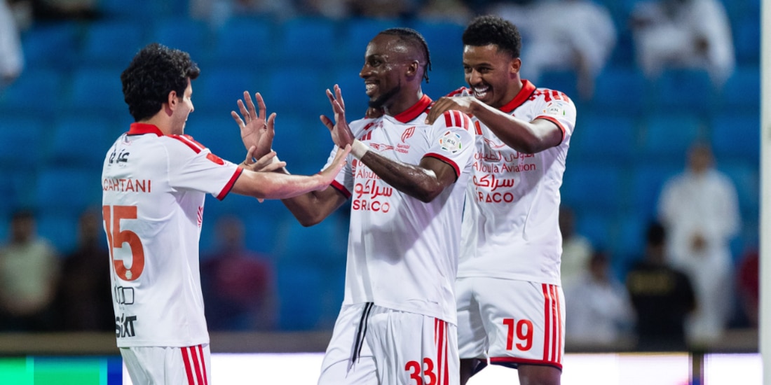 Julián Quiñones marcó en la goleada del Al-Qadsiah.