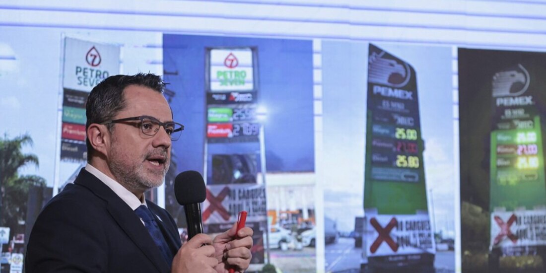 El titular de Profeco, Iván Escalante, ayer, en conferencia.