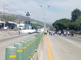 Madres buscadoras bloquean ambos sentidos de la Autopista del Sol.