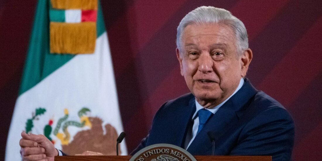 AMLO en Palacio Nacional en una mañanera.