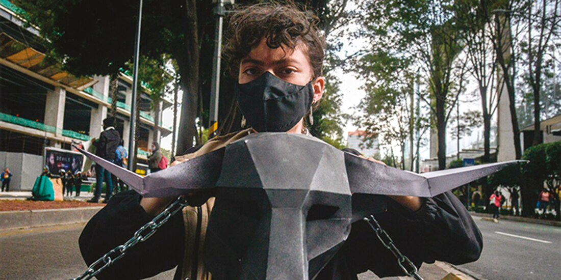 Activistas antitaurinos protestaron ayer en la capital del país para exigir que se prohíban las corridas de toros.