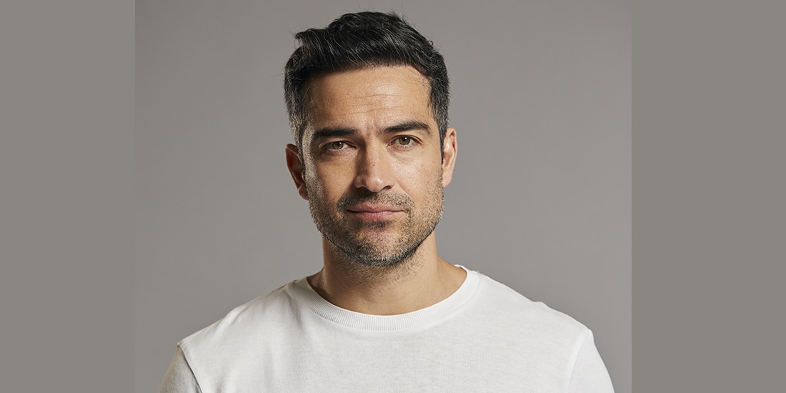 El reconocido actor Alfonso Herrera, en una sesión de fotos.