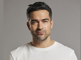 El reconocido actor Alfonso Herrera, en una sesión de fotos.