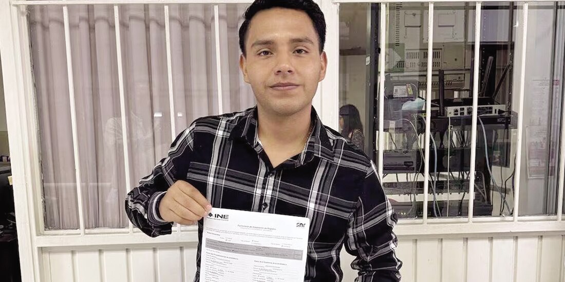 Ramón Valencia celebra su candidatura a Coxquihui, en mayo pasado.