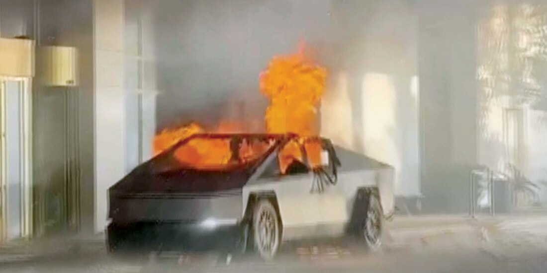 La Cybertruck de Tesla en llamas, frente al hotel de Donald Trump en Las Vegas, el pasado 1 de enero.