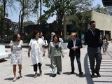 Clara Brugada junto a parte de su gabinete, ayer, en el Parque Aztlán.