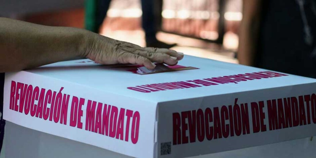 Observadores extranjeros señalan que revocación de mandato fue una pantomima o un ejercicio de demagogia