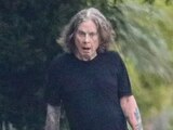 Ozzy Osbourne es captado paseando y preocupa a fans por su batalla con el Parkinson