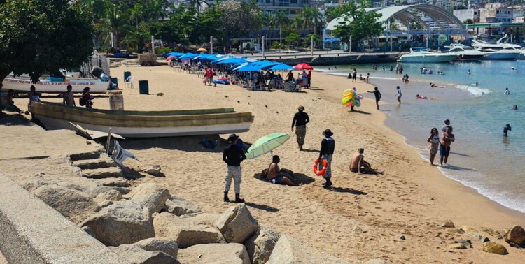 Elementos de la GN en playas de Guerrero.