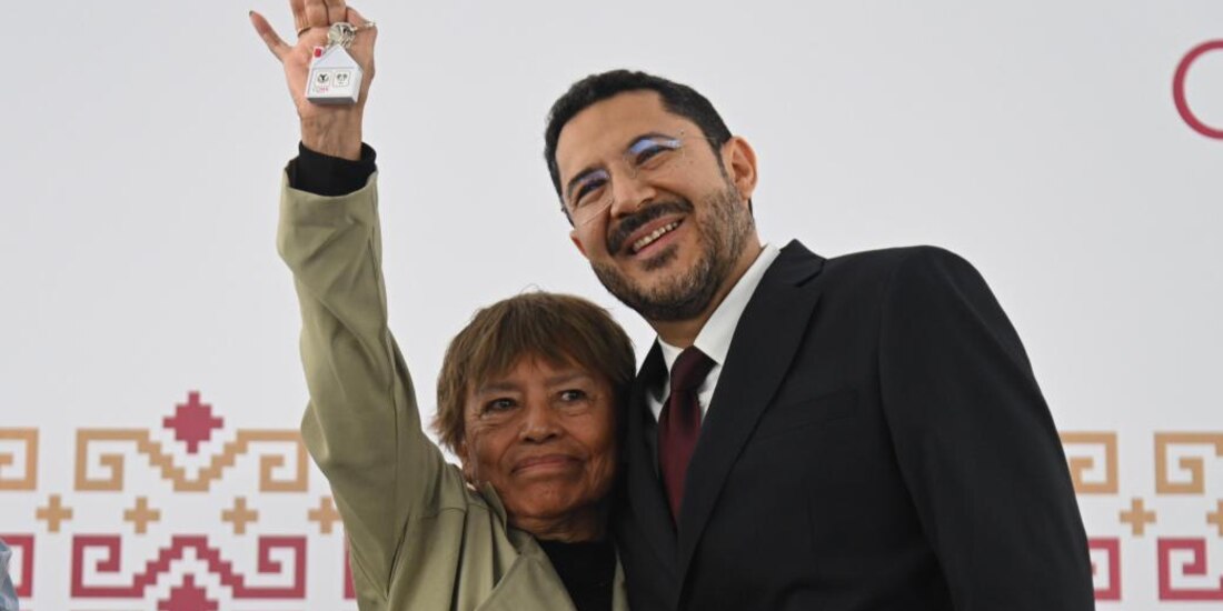 "La vivienda es uno de los pilares del bienestar", destacó el Jefe de Gobierno tras entregar la viviendas en beneficio de 375 familias.