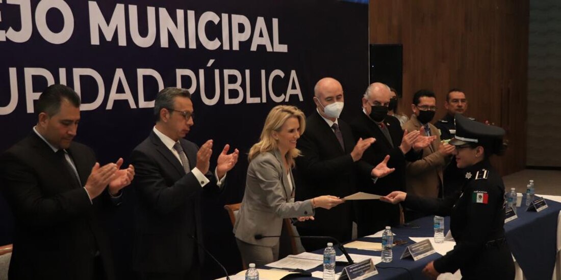 La TITULAR, Romina Contreras, durante la entrega de reconocimientos, ayer.