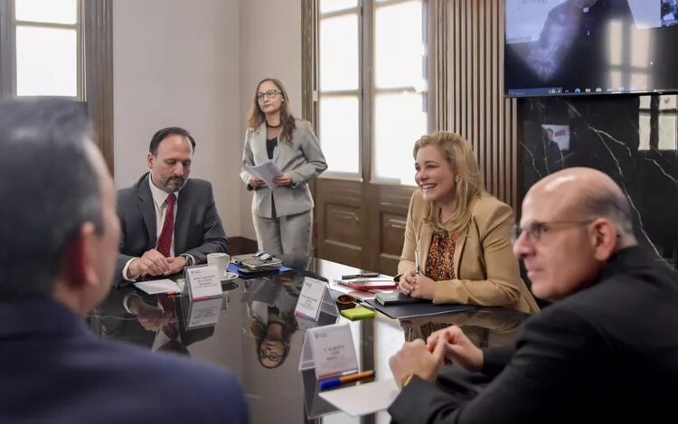 Durante la presentación del proyecto, Maru Campos destacó la importancia de la colaboración entre el Gobierno del Estado y el Ayuntamiento para el éxito del nuevo campus.