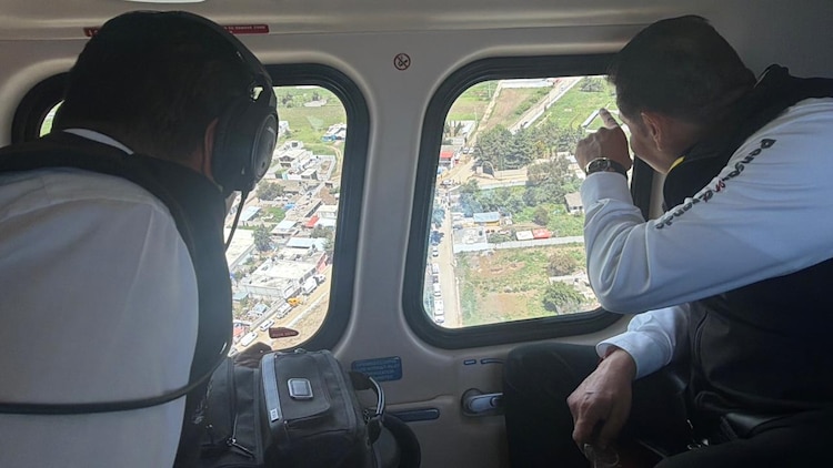 Por aire, el gobernador Alejandro Armenta supervisa la zona afectada en Ciudad Serdán.