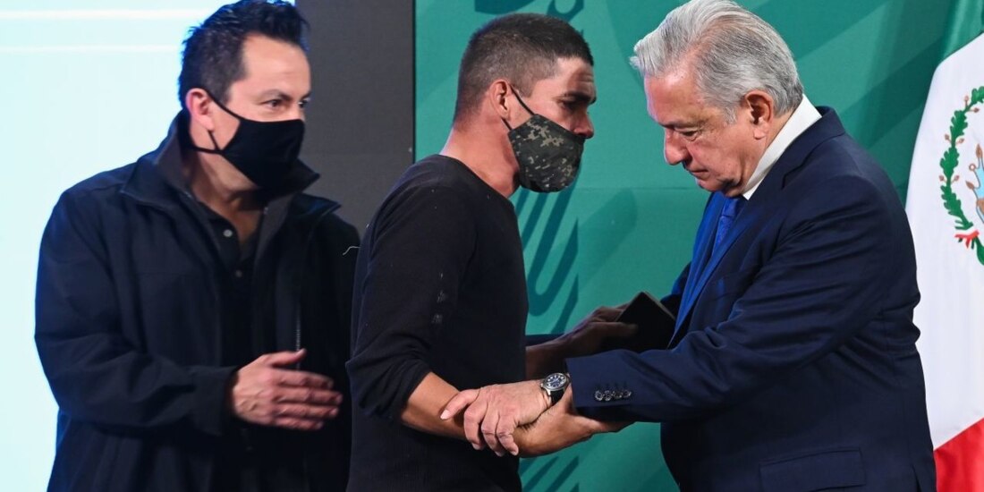 El joven habló con AMLO sobre su difícil situación económica y la imposibilidad de encontrar trabajo por ser un expresidiario.