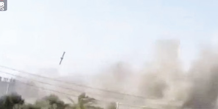 Imagen de un video muestra lo que, parece un misil Tomahawk de EU, el 28 de febrero.