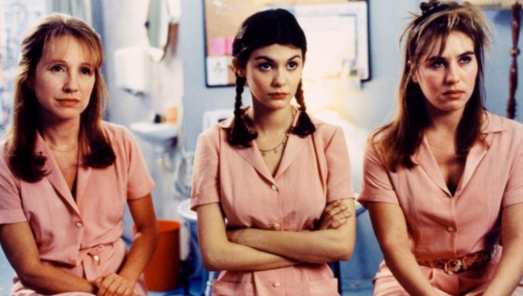 (IZQ.) Nathalie Baye en la película Venus, Salón de Belleza