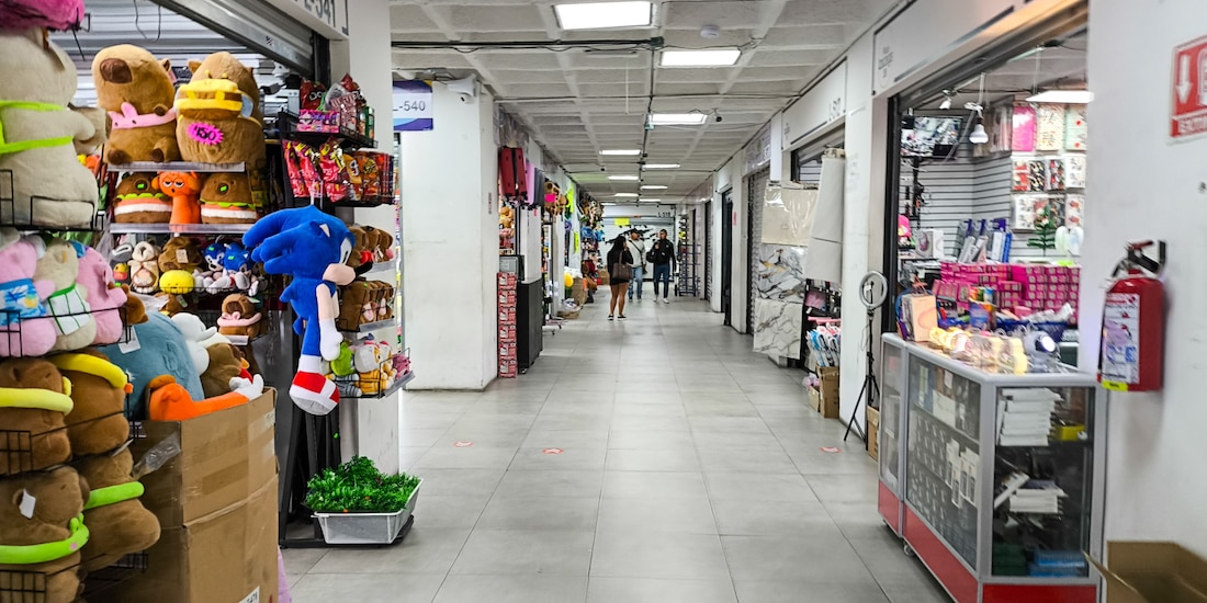 Vendedores de Izazaga 89 se van a otras plazas de productos chinos