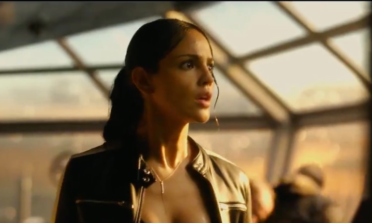 Eiza González, en un fotograma de "Godzilla vs King Kong".