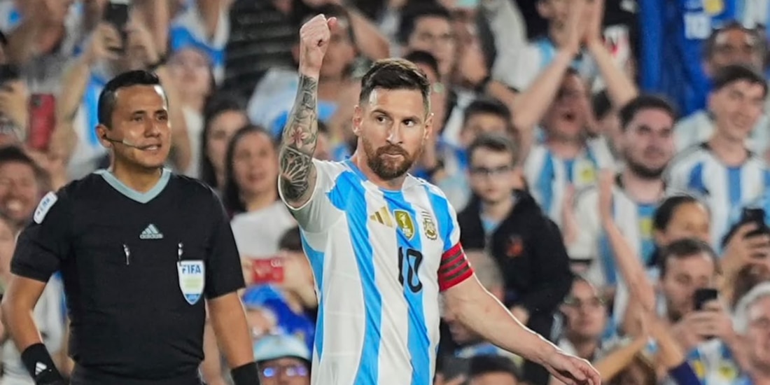 Leo Messi celebrando un gol con Argentina.