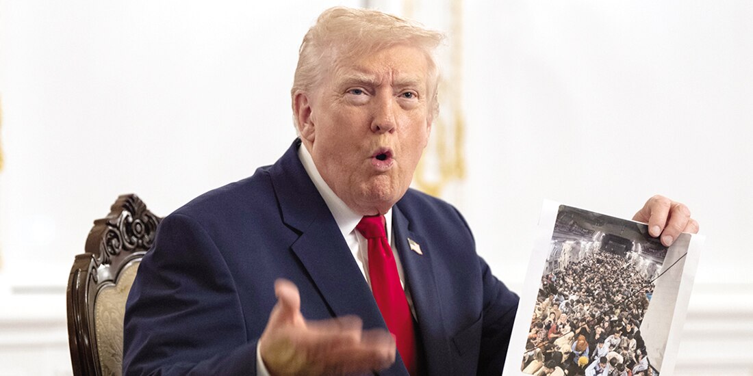 El presidente Trump habla con la prensa el jueves, en el Día de Acción de Gracias.