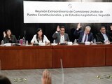 Legisladores integrantes de las comisiones, durante la votación del nuevo plan, ayer.