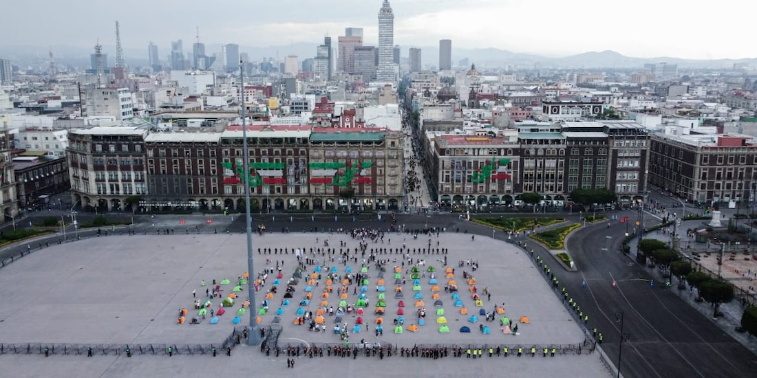 Manifestantes de FRENA instalan plantón en el Zócalo.