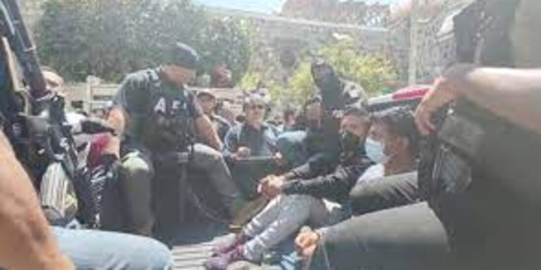 Maestros detenidos por presunta venta de droga y acoso sexual contra estudiantes de secundaria en Oaxaca, son liberados