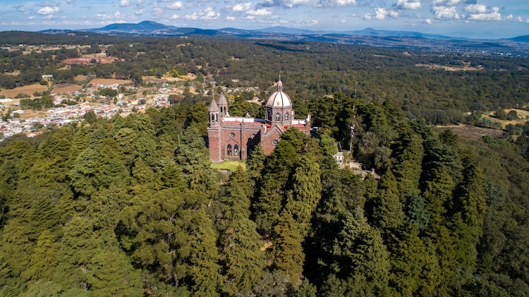 Santuario de la Virgen de la Piedrita, en Canalejas, Jilotepec, Estado de México.