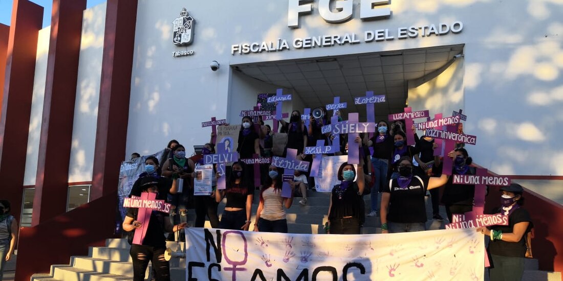El grupo recorrió las calles de Villa Hermosa durante la jornada feminista.