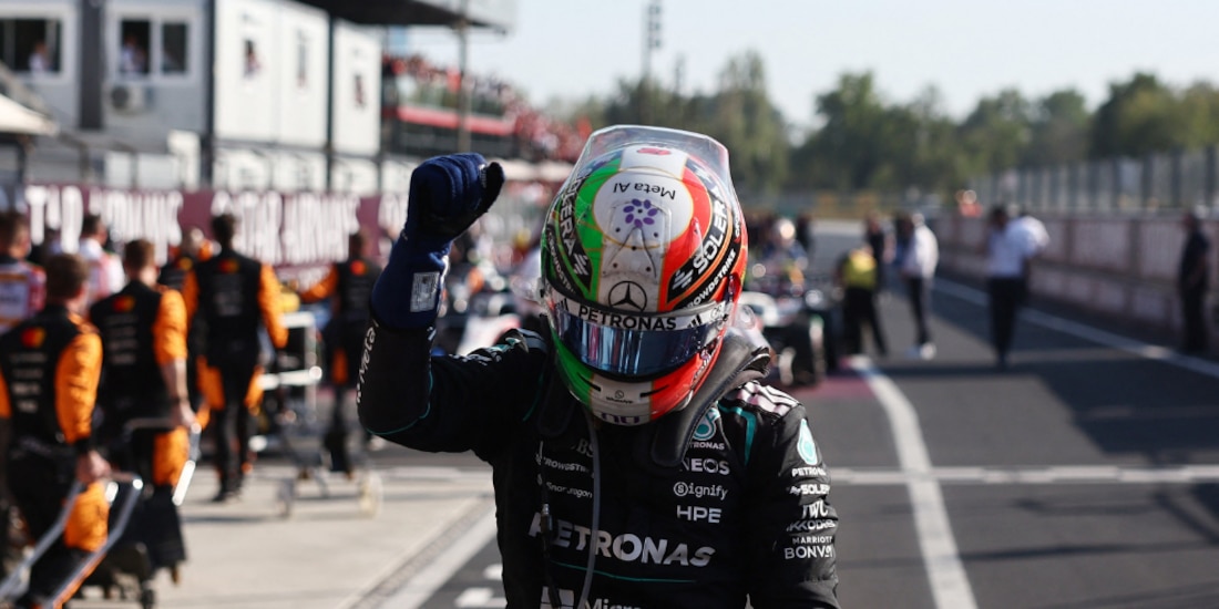 Andrea Kimi Antonelli celebra tras su victoria en Italia.