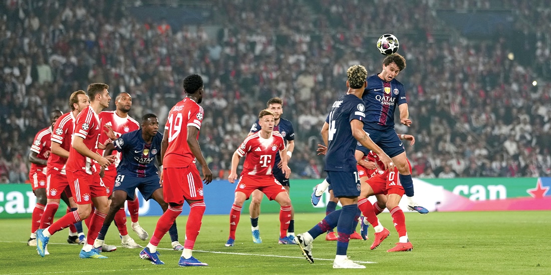 JOÃO NEVES cabecea el balón para marcar uno de los goles de ayer.