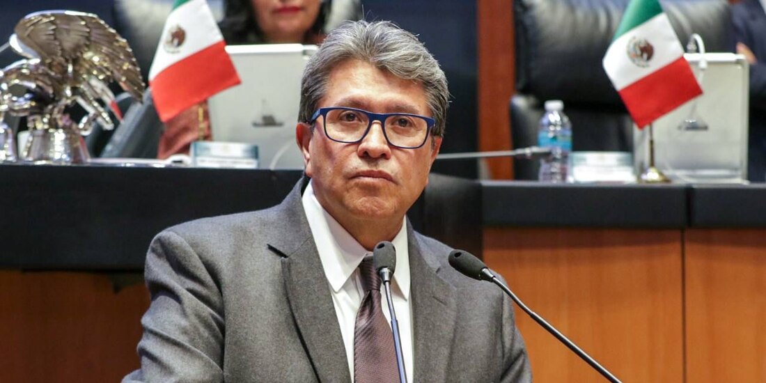 Ricardo Monreal enunció "deseamos que todo le vaya bien", tras renuncia de Tatiana Clouthier. 