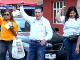 Camina el candidato de la Coalición Va X la Ciudad de México, por las calles de la colonia Ajusco.