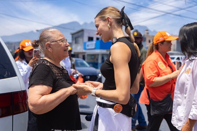 Realiza recorrido con vecinos de la colonia Ferrocarrilera y Fomerrey 6.