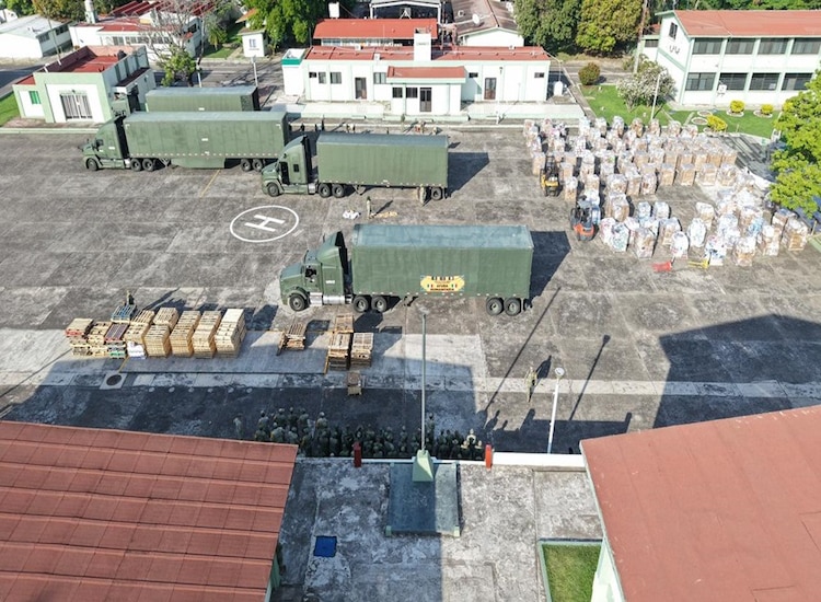 Elementos de la Secretaría de Marina coordinaron el embarque de alimentos, agua, medicamentos y plantas potabilizadoras que reforzarán la atención de la emergencia en Venezuela.