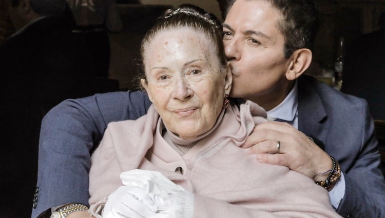 La señora Yolanda Longega Castellanos y su hijo Ernesto Laguardia