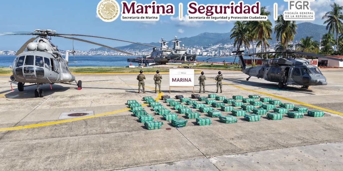 Marina asegura alrededor de mil 900 kilogramos de presunta cocaína al sur de las costas de Guerrero.