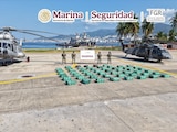 Marina asegura alrededor de mil 900 kilogramos de presunta cocaína al sur de las costas de Guerrero.