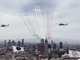 DESPLIEGUE de aeronaves, ayer, durante el desfile