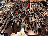 AUTORIDADES estadounidenses confiscaron 138 armas en Carolina del Norte, ayer