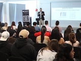 Ulises Mejía Haro impulsa el emprendimiento joven con charla en Universidad Autónoma de Durango.