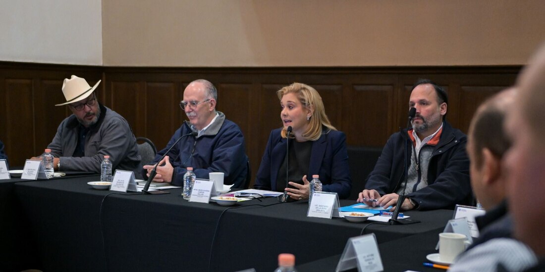 Maru Campos, gobernadora de Chihuahua, se reunión con Julio Berdegué secretario de Agricultura.